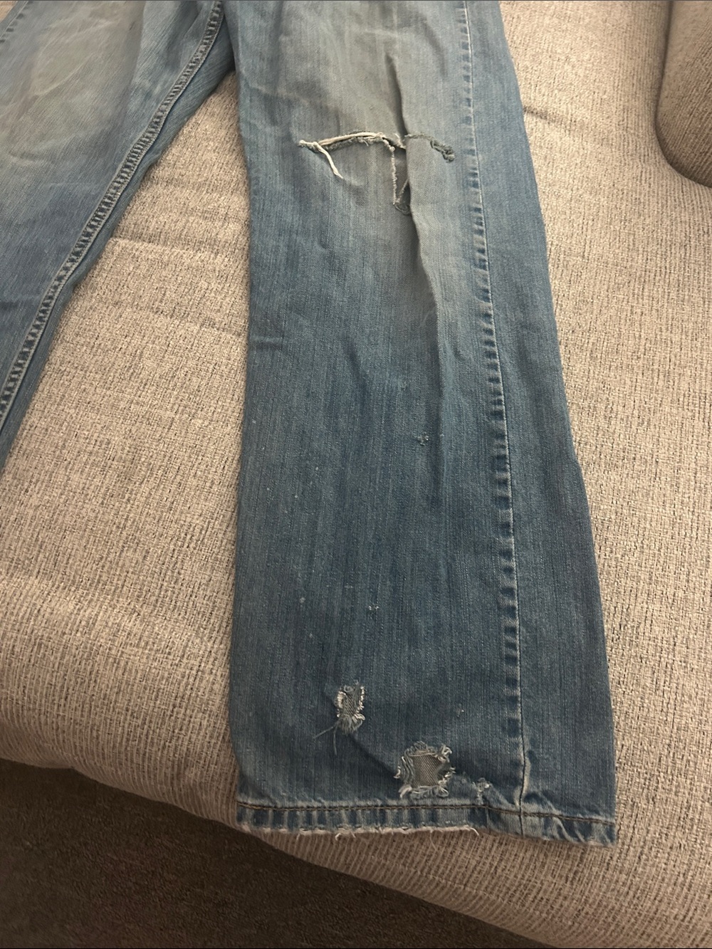 Levi's Men's Faded Blue Straight Jeans - Picture 6 of 11